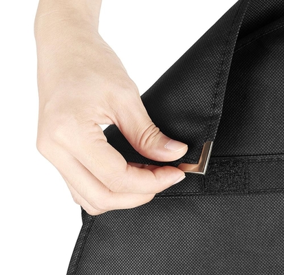 OEM antipoussière 260gsm de 60x100cm a personnalisé le sac du costume des hommes