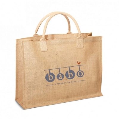 Les femmes échouent le milieu ont manipulé le sac à provisions de jute de 50cm
