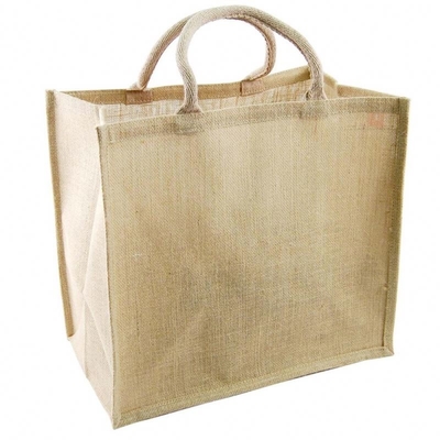 Les femmes échouent le milieu ont manipulé le sac à provisions de jute de 50cm
